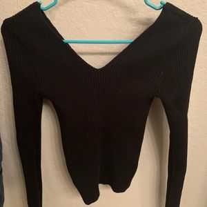 🌟 Black crop top sweater